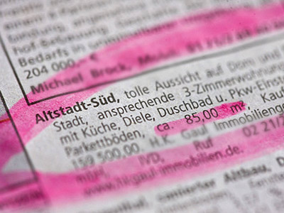 Anzeige für eine Wohnung in Altstadt-Süd mit 3 Zimmern, Küche, Diele, Duschbad, Preis ca. 85,00 €.